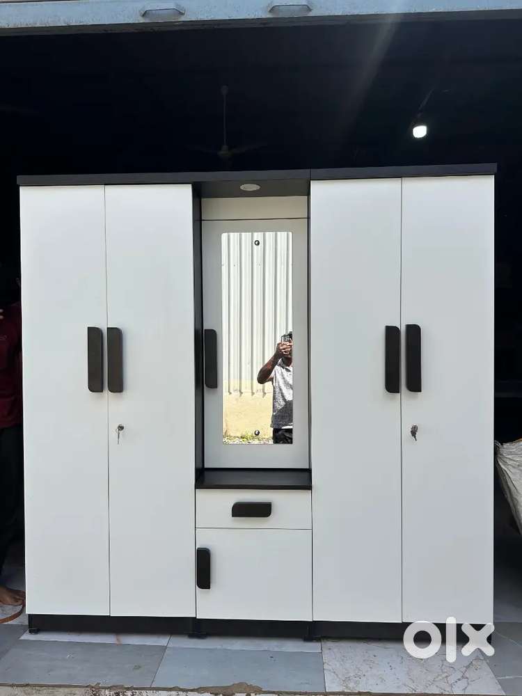 Brand new 5 door wardrobe 6x6