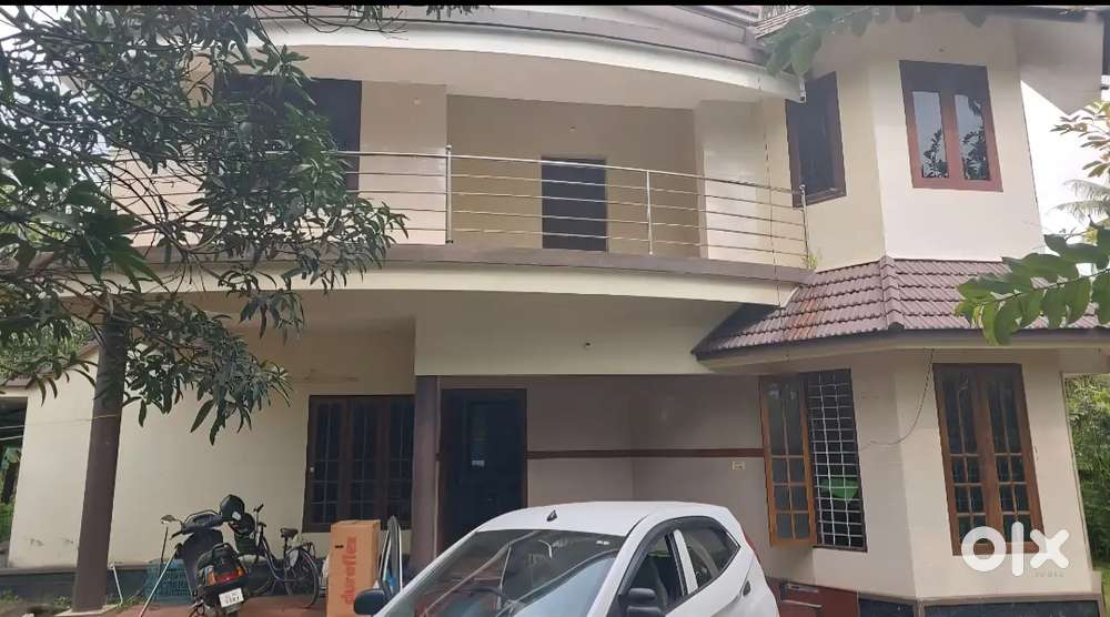Vaikom CHEMPU Well maintained house for sale