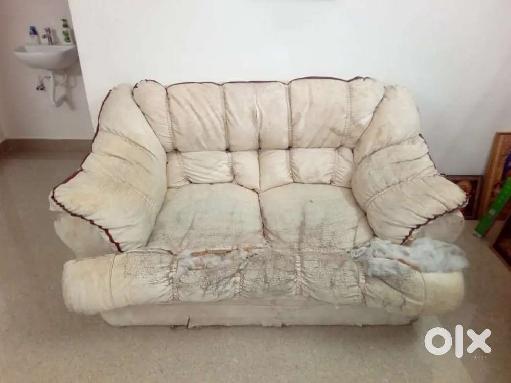 Leather sofa 5 seater sale at 50k hurry up!