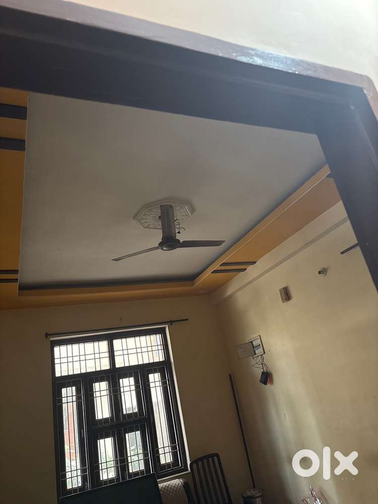 1 room with hall and lat bath