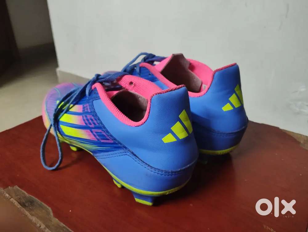 Football boots adidas f50 size 9