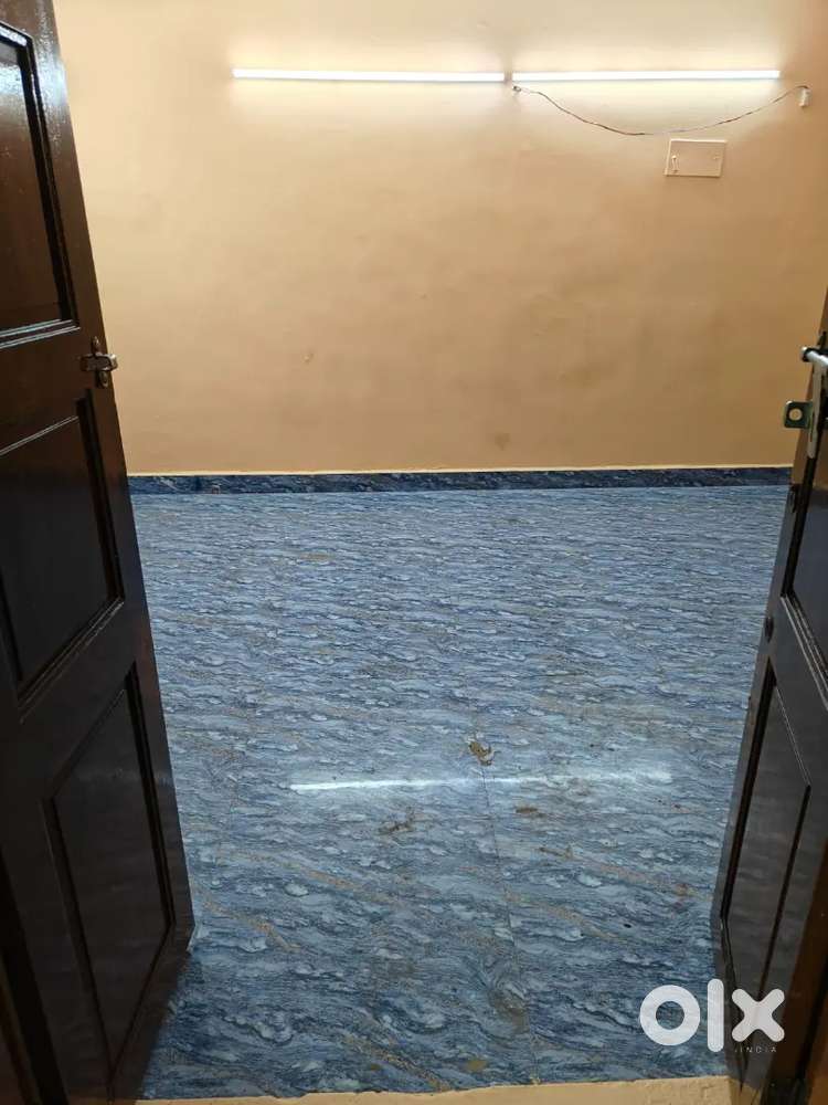 Office/godown use comercial property