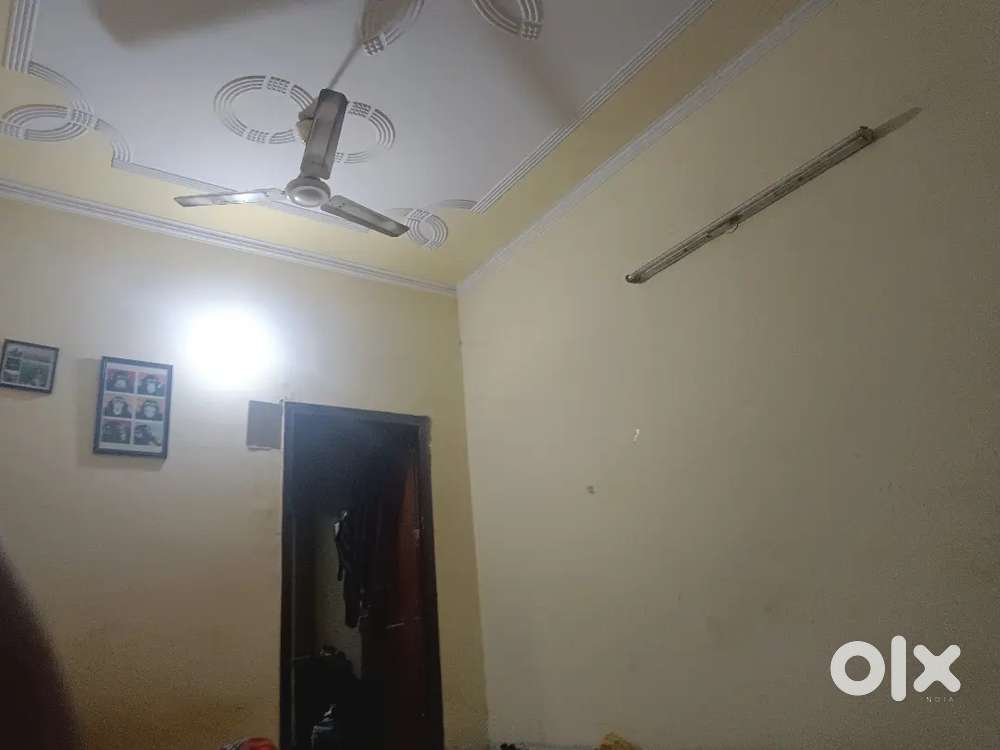 Need flat mate urgent