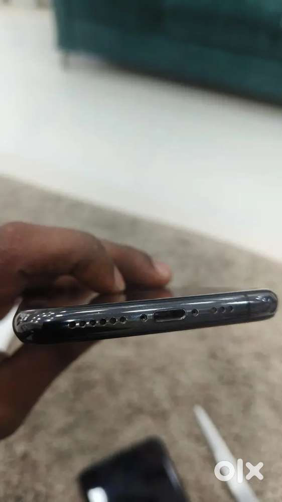 Xs black 256gb, BH83,back glass cracked