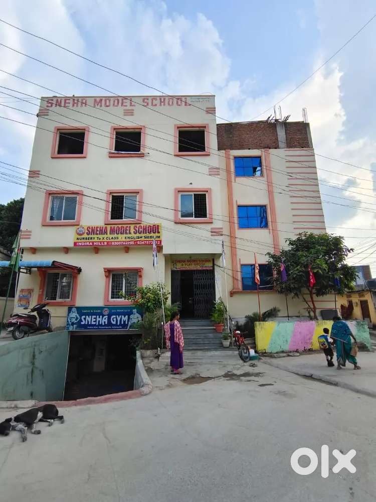 School building For Lease