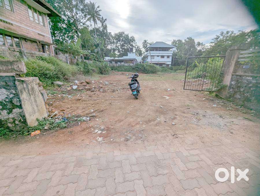 Land 8 cent near Kottayam town Karappuzha 5.75 lakh/cent