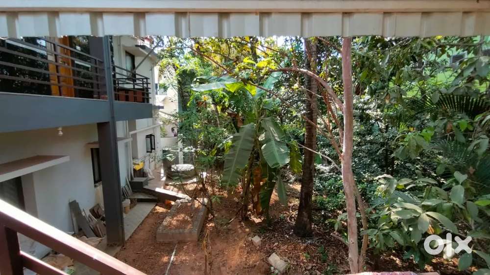 House with 5gunta land