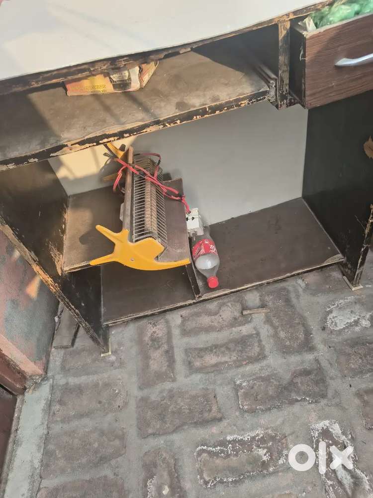 Computer table