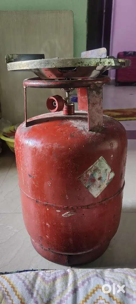 Small cylinder with burner