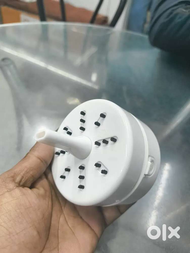 Laptop computer vaccume cleaner