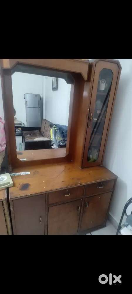 Dressing table( Only Cash)