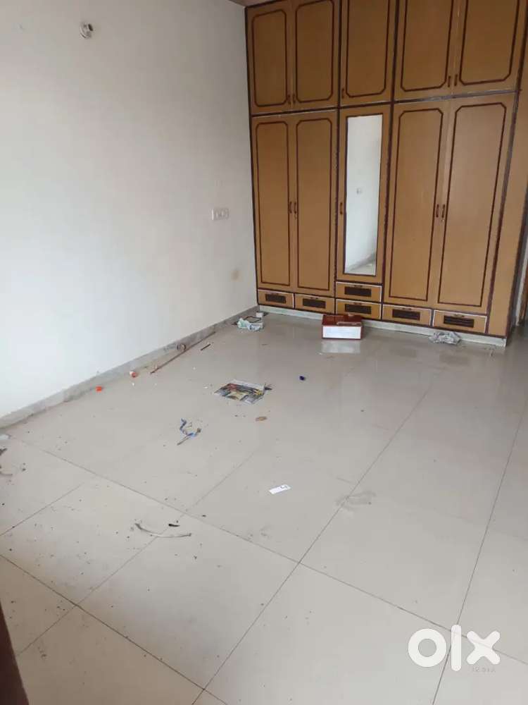 Owner free first floor 3bhk 2bath 10 marla sec 11 Panchkula