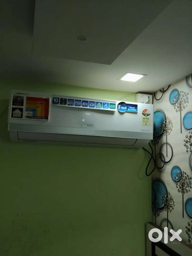 Ac lloyd tv 43 with sound bar and sofa