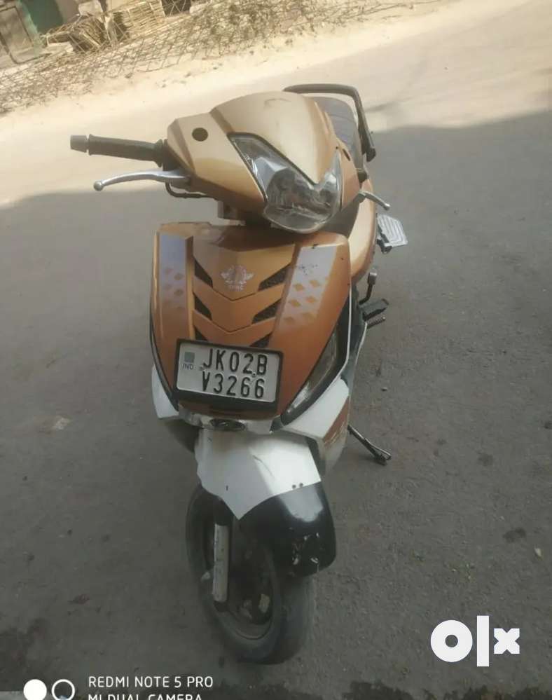 Mahindra gusto 2017 model...scooty in mint condition... New tyre..