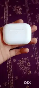 Buds achhe ho dono mein badhiya sound aata hai koi dikkat nhi hai inme