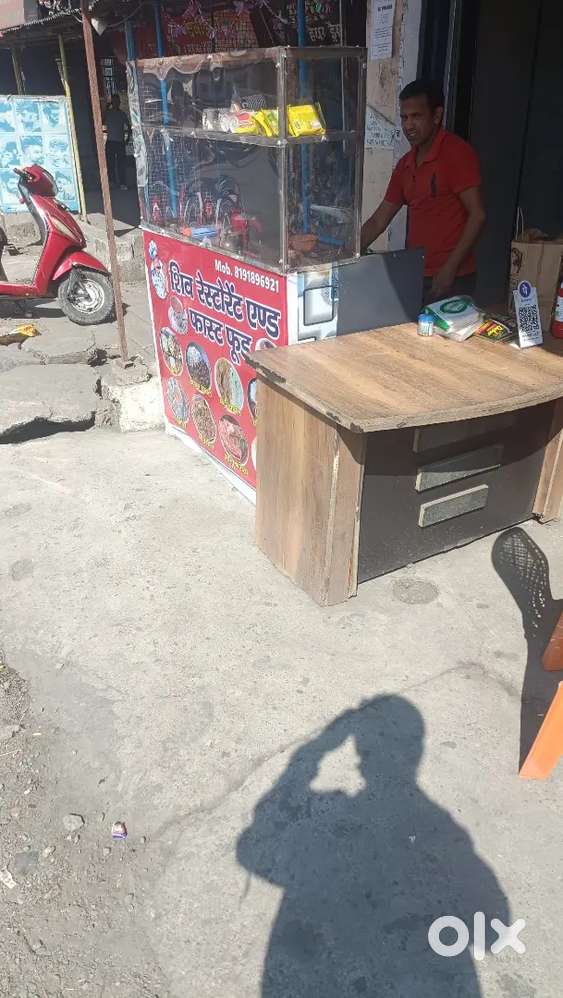 Restaurant ka new saman.