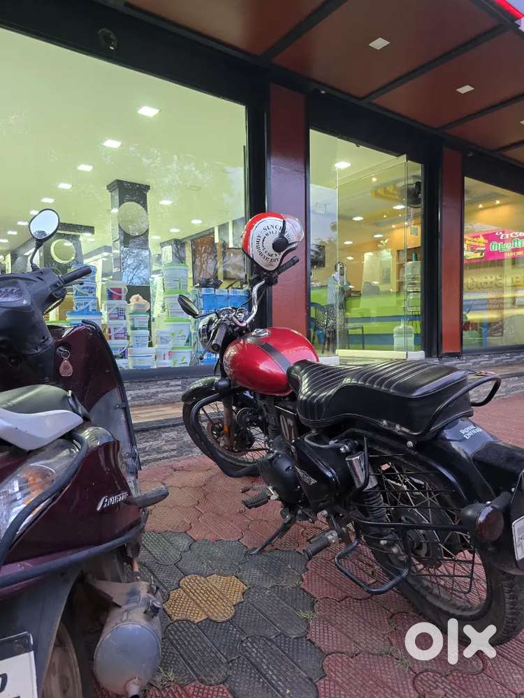 NEAT AND CLEAN ROYAL ENFIELD STANDARD 2022 MODEL