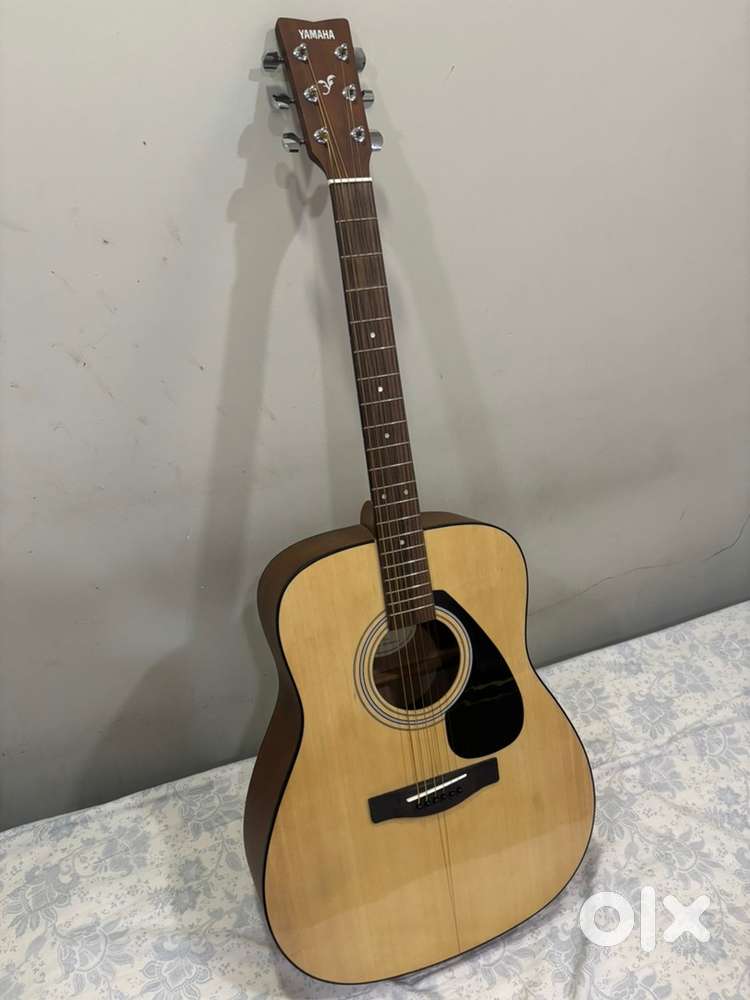 Yamaha F280 Acoustic Guitar