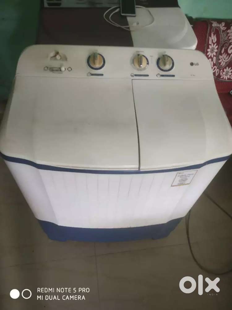 LG SEMI AUTOMATIC WASHING MACHINE