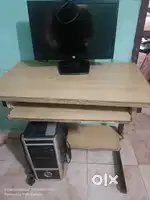 Assembled Desktop with hp monitor with table
