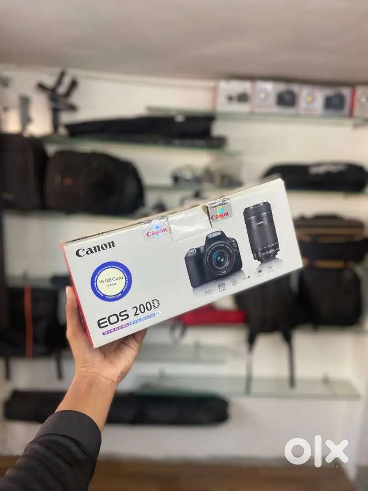 Canon 200d  lens  battery