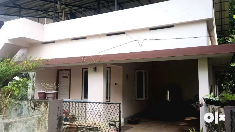 3 bed rooms 1200 sqft house in aluva town near thotakattukara junction