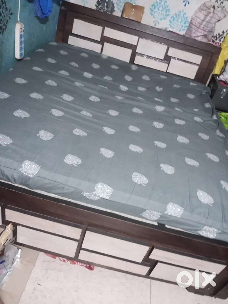 Box palang with mattress