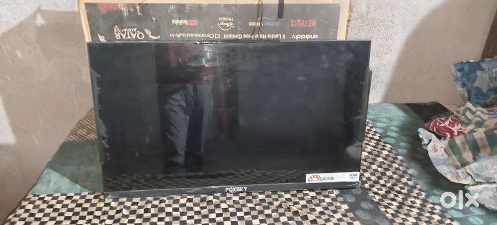 Foxsy Smart tv  32 inch / 1 month old
