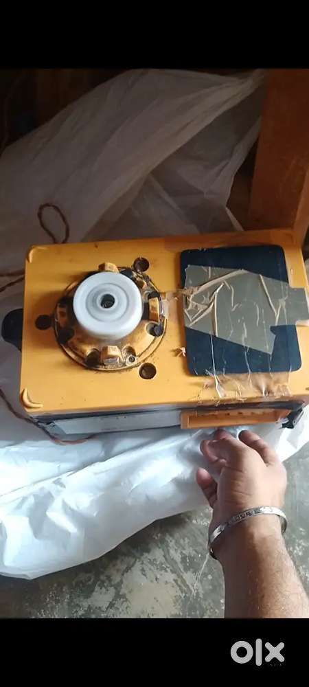 1 chota Fan,1 exhaust fan, 1 mixer grinder