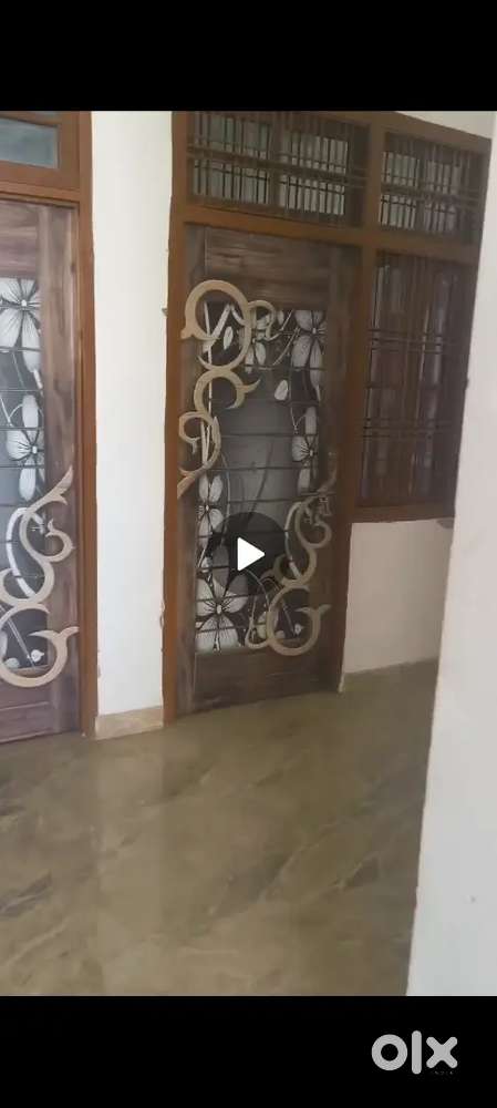 1 seperate room with shared washroom and kitchen available for remt