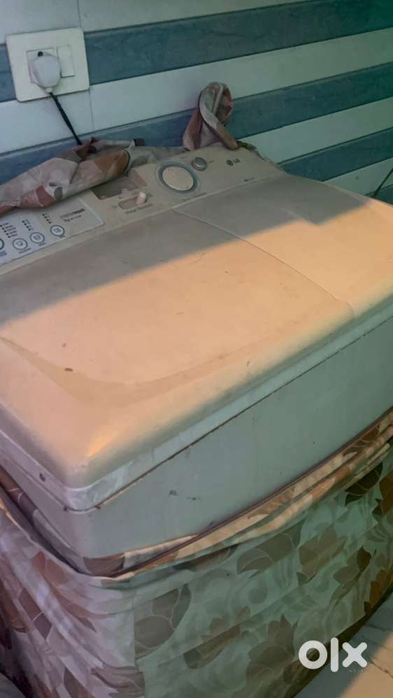 LG Semi automatic washing Machine