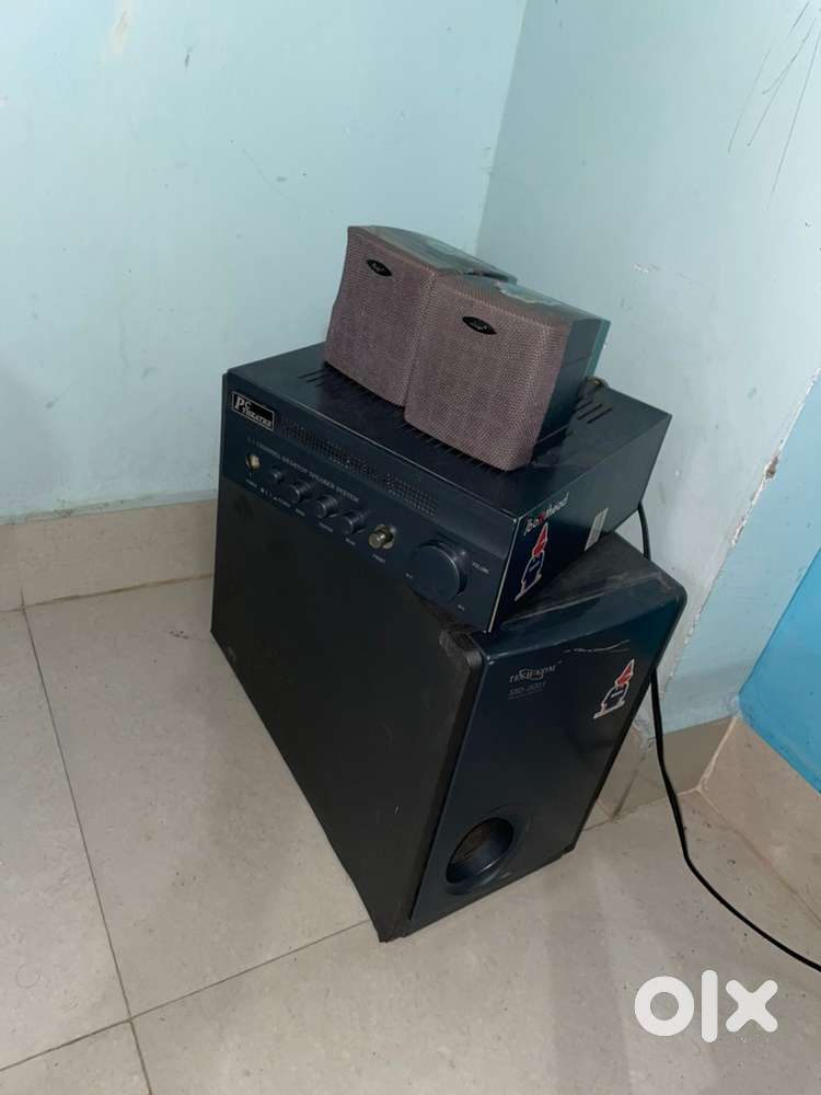 Home theatre speakers and woofer