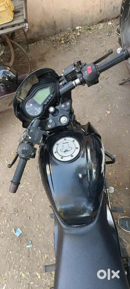 Bajaj palsar 125DTS-I  one hand us