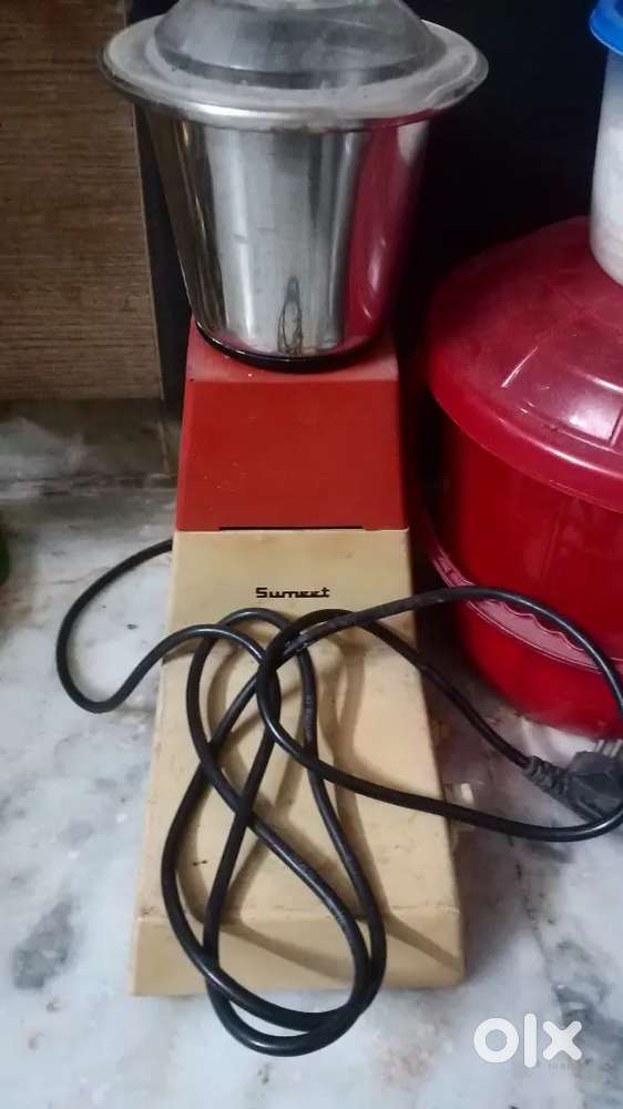 Sumet Mixie with jar