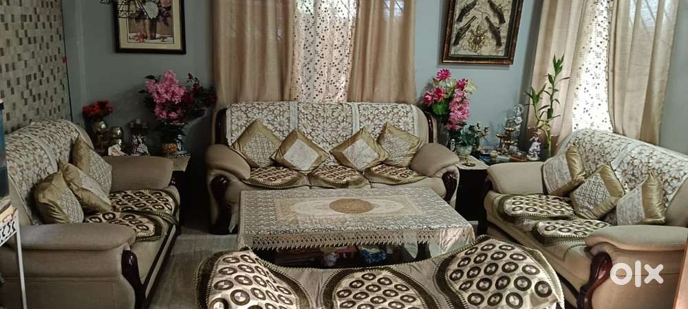 Beautiful 9 seater sofa set