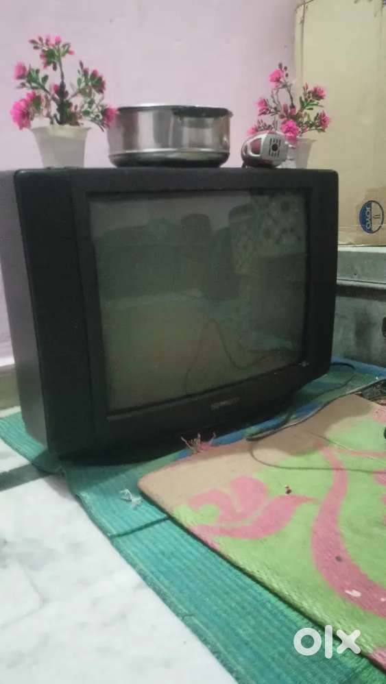 Sharp company ki tv hai badiya condition me hai