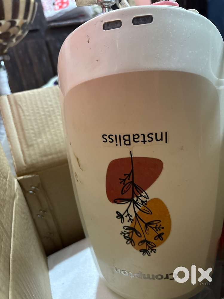 Cromoton Geyser 3 litres instant