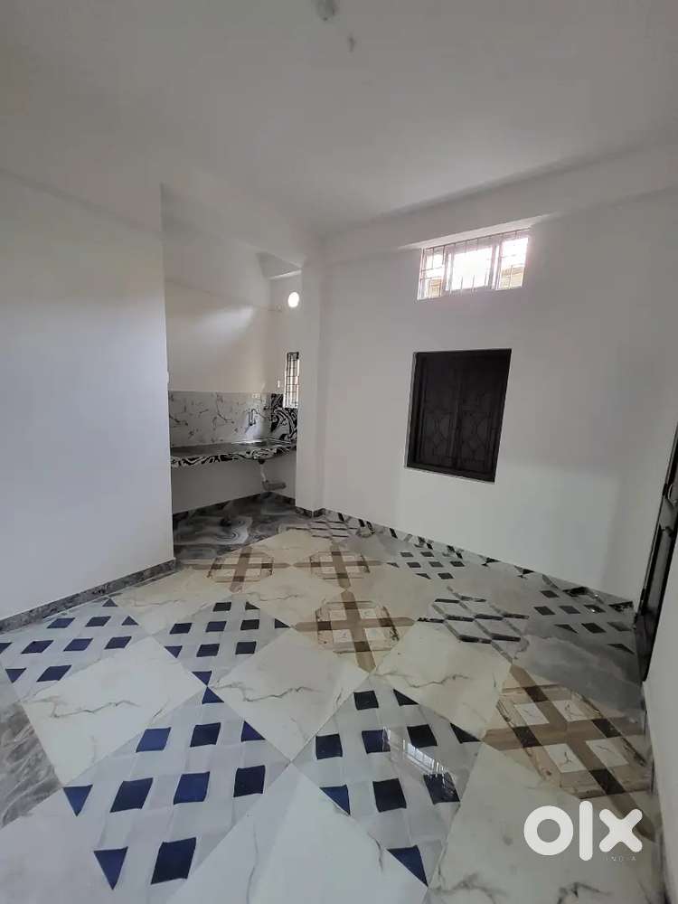 4 rooms with attached bathroom and kitchen with parking space