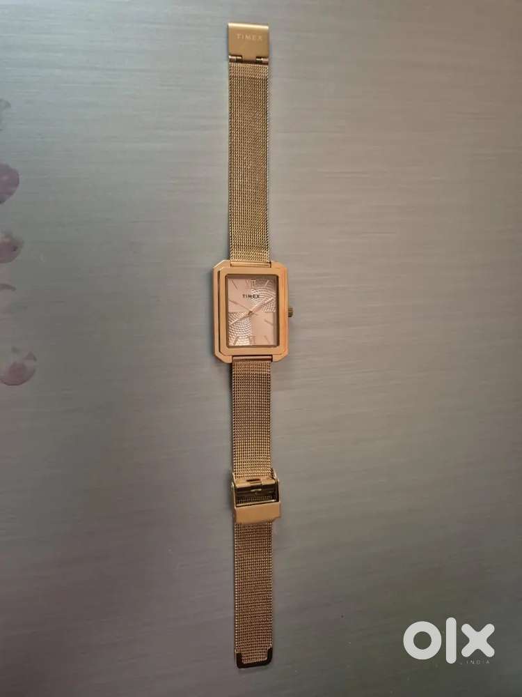 Elegant Timex Gold Mesh Strap Watch – Premium Look,excellent condition