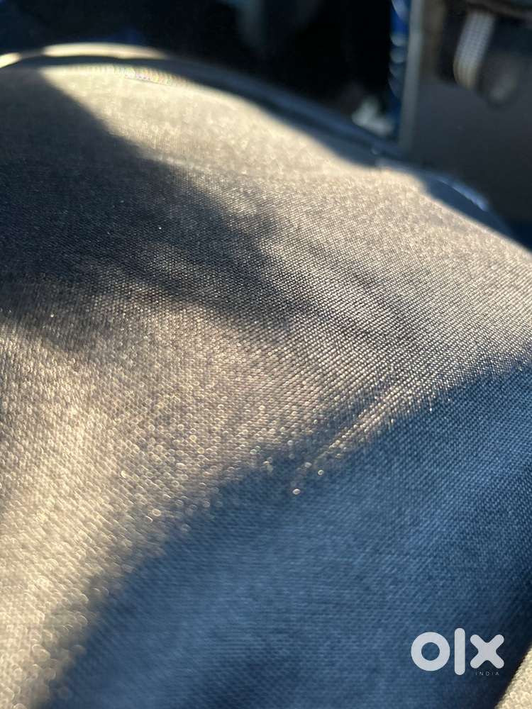 1 room empty 1 kitchen 1 hall