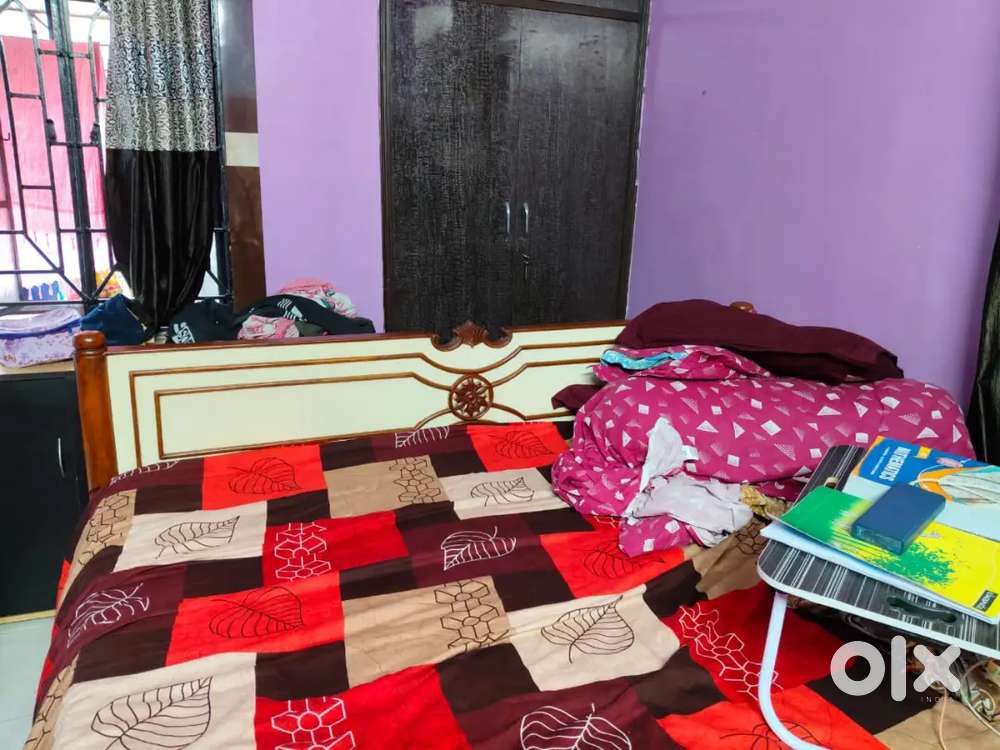 King size box wooden bed at 15000
