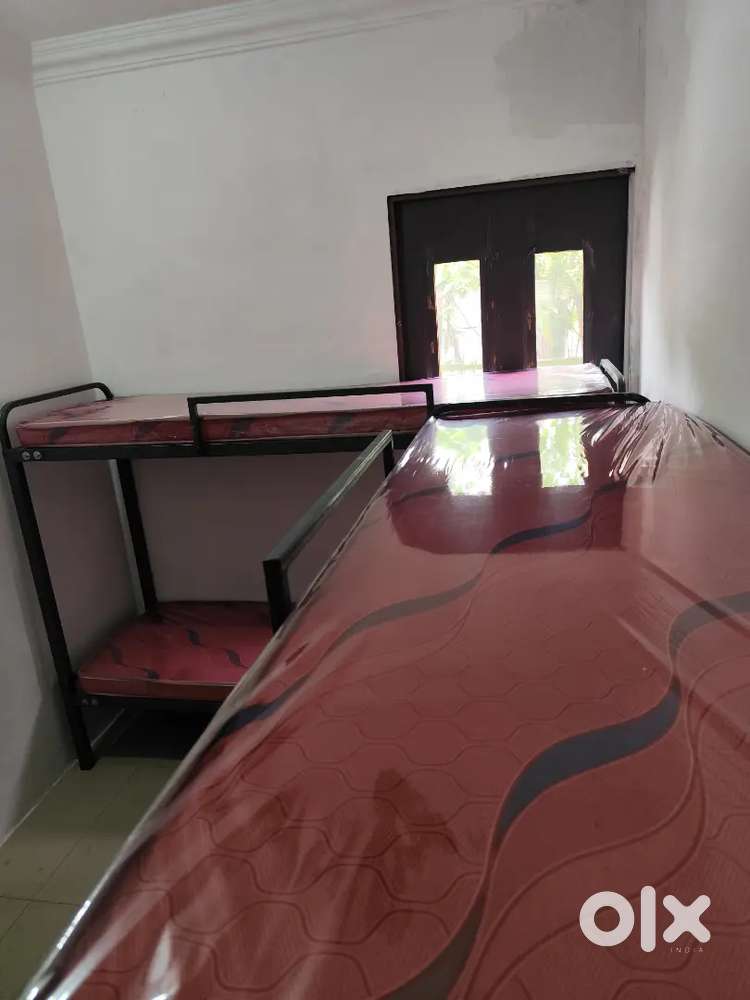 Gents PG Anjumana Daily/Monthly Rent Nr OberonMall Anjumana