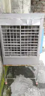 Cooler with stand