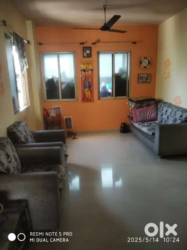 હવા ઉજાસ વાળું,રોડ સાઈડ નું ફલેટ