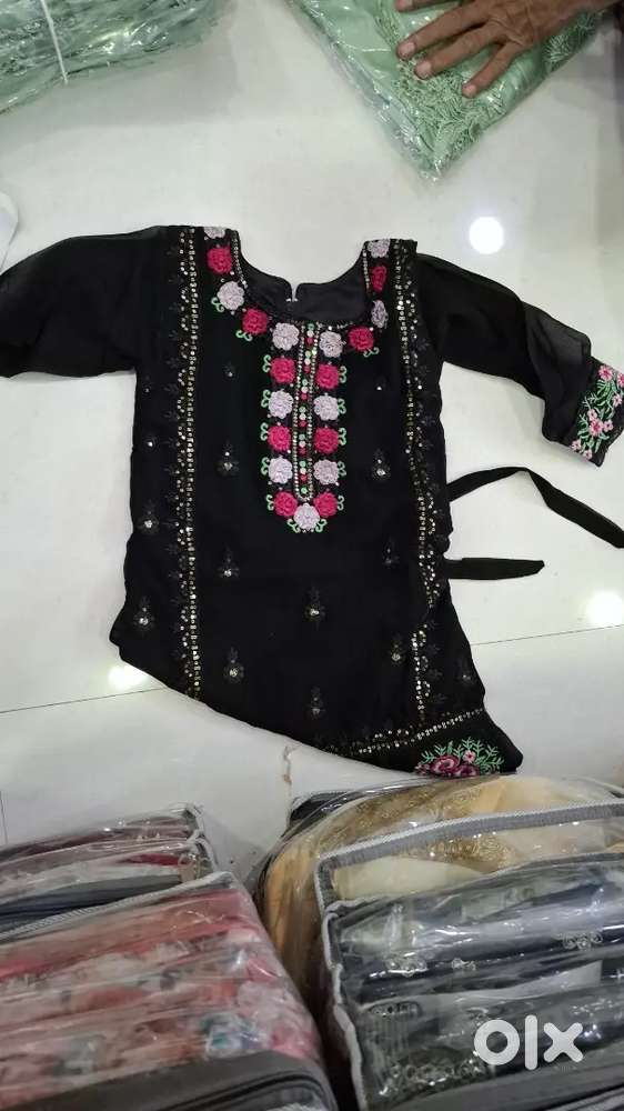 Sales Man/Female  Required For Cloth Shop