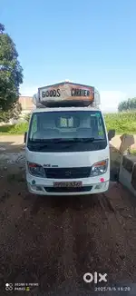 Pick up truck