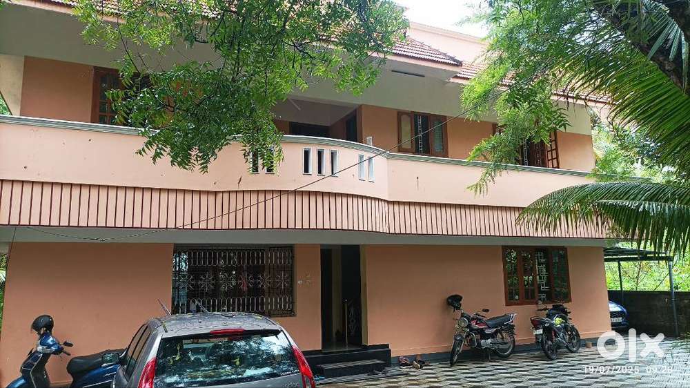 First floor of house for rent  near Kulathoor