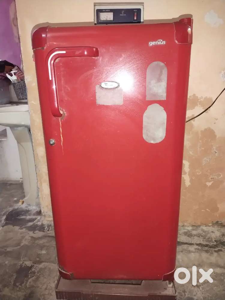 Whirlpool fridge having color cherry red with capacity 165 litres