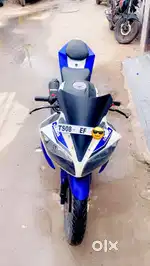 Yamaha r15 v2 white & blue special edition