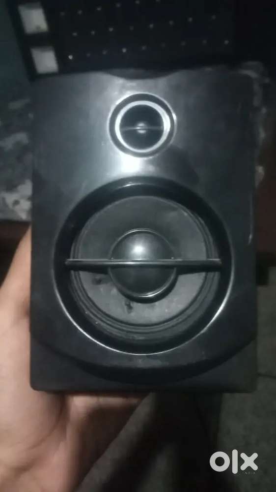 It's a blutooth speakers combo pack